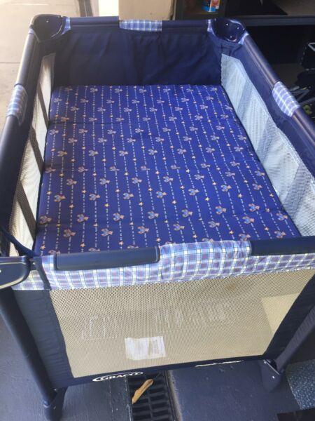 Baby portable cot