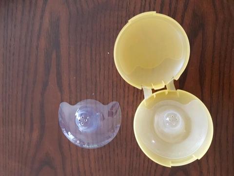 2 x Medela Nipple Shields and Case $10