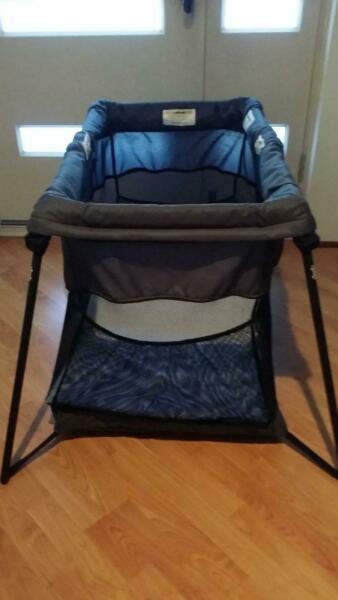 Valco Travel Cot with insect cover and matress protector