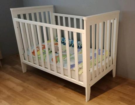 Love and care baby cot