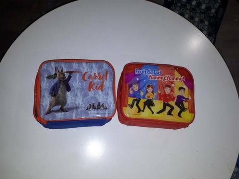 2x Kids lunch boxes