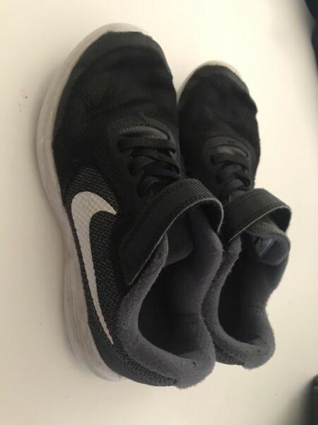 Kids trainers with Velcro - Nike size 1.5US