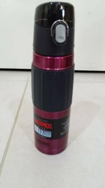 Brand New Thermos Vacuum Insulated Red Bottle 530ml