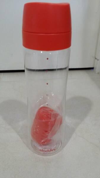 Brand New Aladdin Infuse Water Bottle 710ml - Tomato