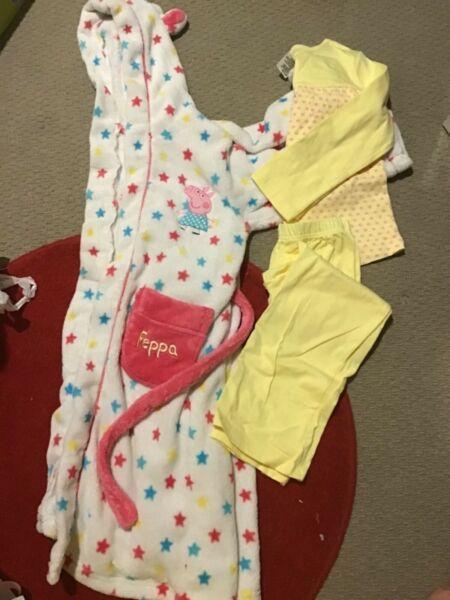 Girls size 5 Peppa Pig dressing gown with generic pj set -$5