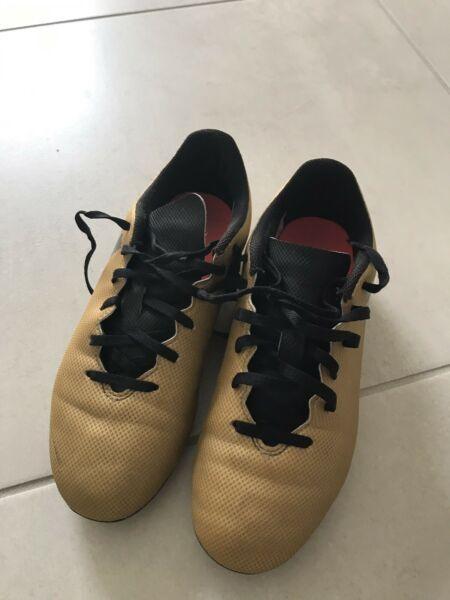 Boys Adidas soccer/footy boots