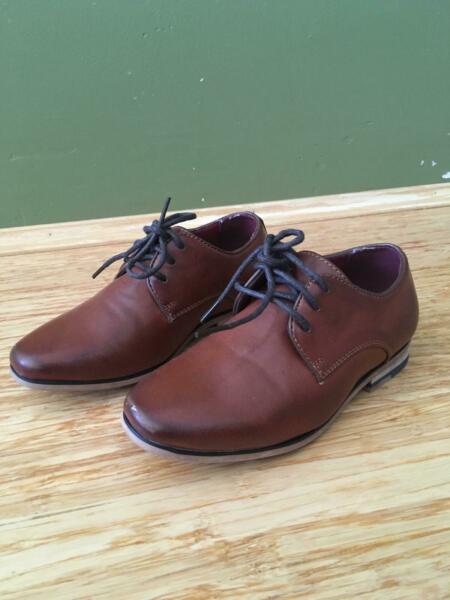 Boys brown dress shoes size 10