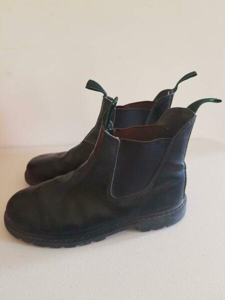 GROSBY BOOTS SIZE 7 Black