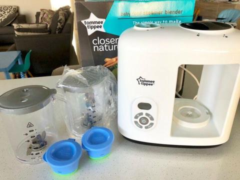 Tommy Tippee 2 in 1 baby food steamer/blender. With 2 blending jugs