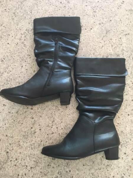 girls black boots - 5 UK