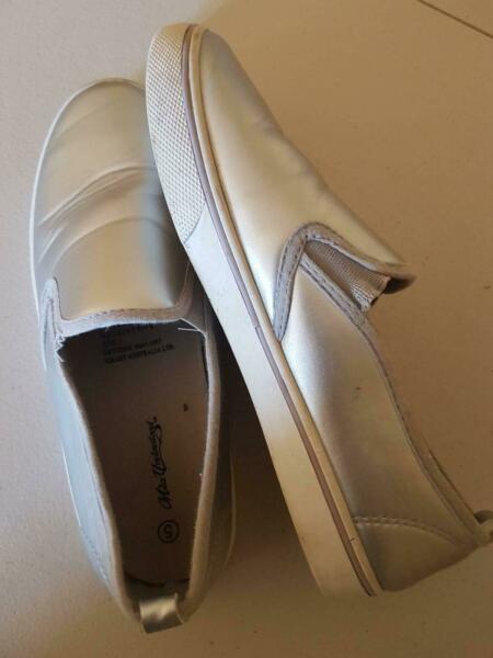SIZE 5 SNEAKERS Silver girls slip on shoes Kmart