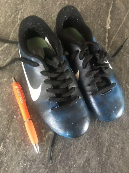 Nike football boots kids size euro 30 uk 12