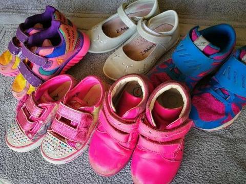 $5 - Size 6/7 LITTLE GIRLS SHOES