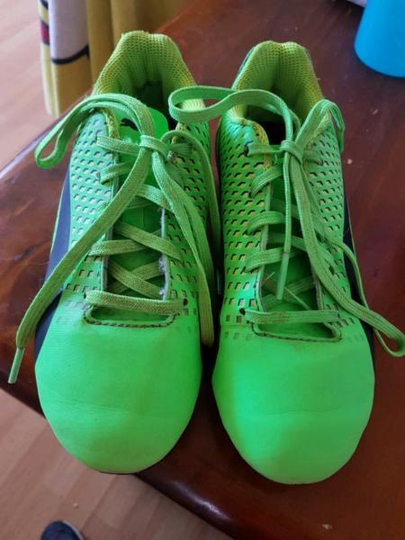 Puma Football/Soccer Boots Size 1US