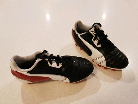 Kids Puma Soccer / Football Boots / Shoes