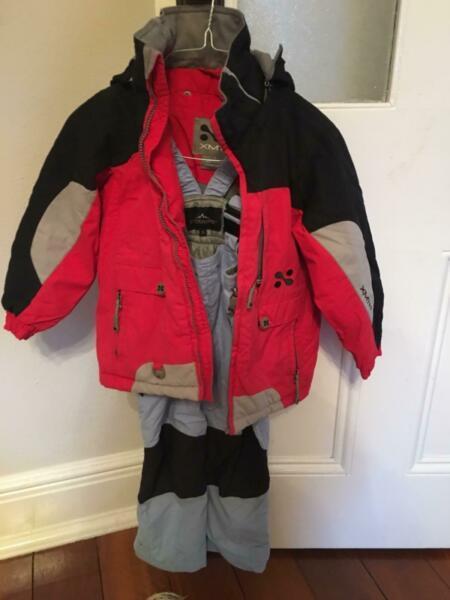 Snowboard/ Ski Jacket and pants Excellent condition
