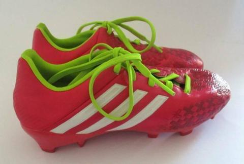 Girls Soccer Boots Adidas Size 13.5 AU in Ex Condition