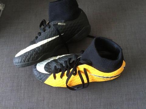 Indoor Nikeskin soccer boots size 4
