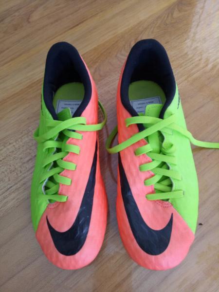 Footy boots Nike size 2.5 UK