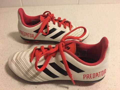 Adidas Predator Kids Football Shoes Size US1 *AS NEW*
