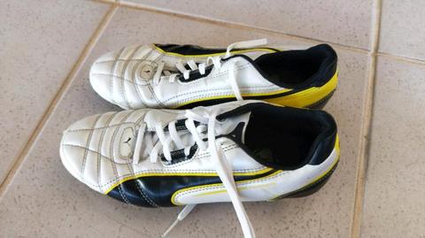 Football boots only used for one season size US6 UK5