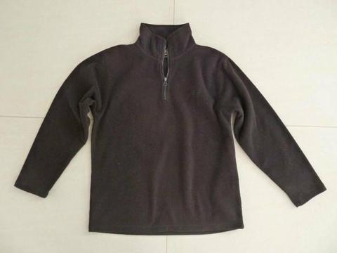 BOYS: Black Fleece, with front zip. 10yrs. Gently used condn