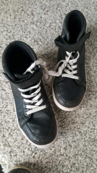 Boys size 4 high top shoes
