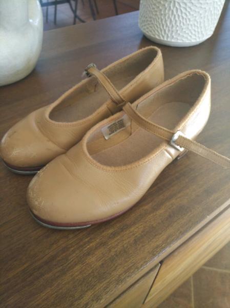 Girls Bloch TAP shoes 11.5